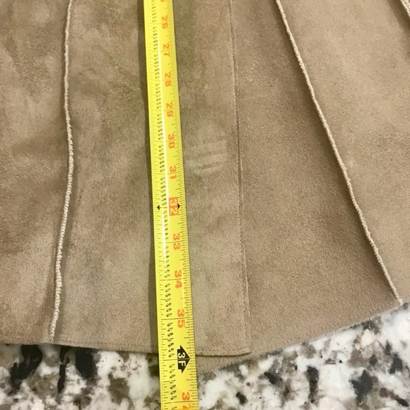 Chico’s 2 Carmel Suede Faux Fur Collar Vest - Picture 8 of 10